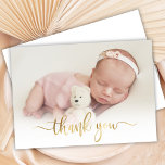 Modern Guld Script Newborn Baby Photo Tack<br><div class="desc">Enkelt Modern Elegant Calligraphy Guld Script Photo Newborn Baby Tack Birth Announcement Card. Har en vacker "tack"-text i ett handskrivet calligraphy swash svan font script i FAUX guld-folie. Förskapat personligt meddelande på baksidan. Underbar för flicka eller pojke. Enkel att anpassa med ditt baby-foto och din information.</div>