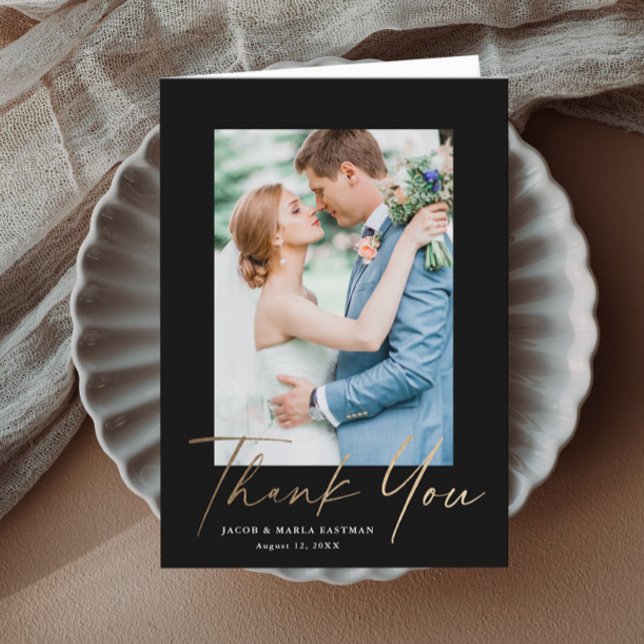 Modern Guld-skript, foto Bröllop Tack Kort (Elegant black and gold wedding photo thank you card.)