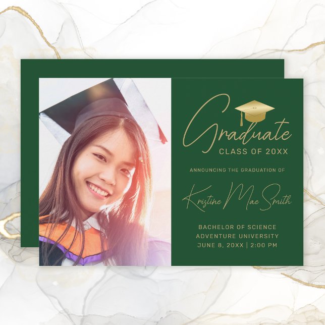 Modern Guld-skriptfotoakademisk fotogradering i Gr Meddelande (Modern Green Gold Script Graduation Announcement
)