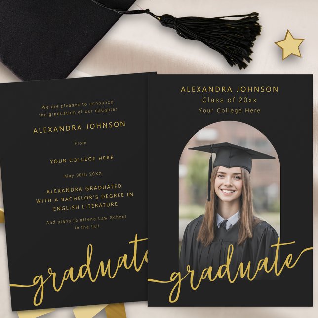 Modern Guld-teckentafoto Studenten Meddelande (Modern arch photo black and gold script graduation announcement card elegant stylish chic trendy)