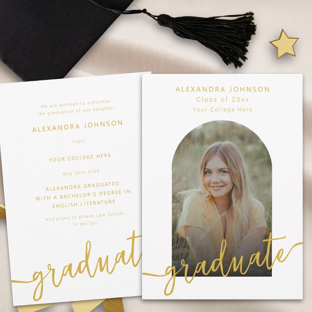 Modern Guld-teckentafoto Studenten Meddelande (Modern gold script trendy arch photo graduation announcement card stylish minimalist chic)