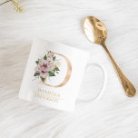 Modern Guld Watercolor Flower Brev D | Monogram Kaffemugg<br><div class="desc">Modern Guld Watercolor Flower Brev D | Monogram</div>