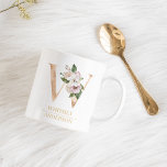 Modern Guld Watercolor Flower Brev W | Monogram Kaffemugg<br><div class="desc">Modern Guld Watercolor Flower Brev W | Monogram</div>