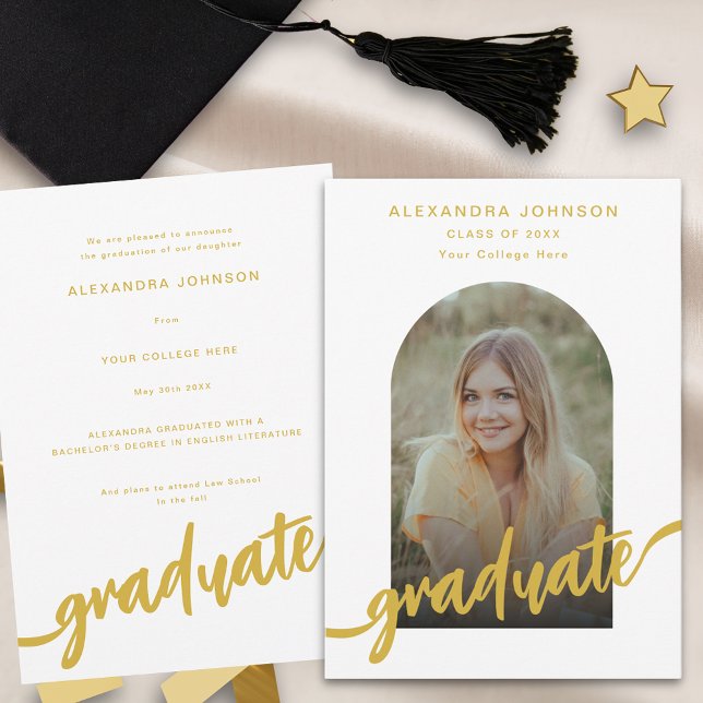 Modern guldskrift valv fotograduering meddelande (Modern gold script arch photo template graduation announcement card trendy elegant chic)
