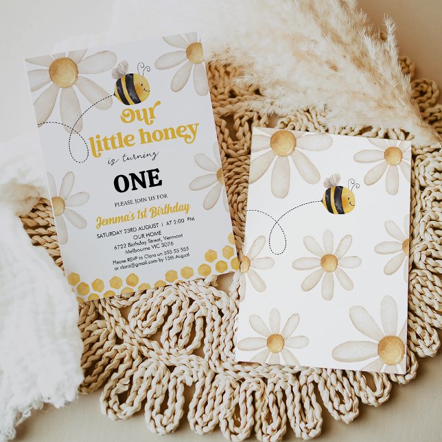 Modern Gult Daisy har varit vår honungsfödelsedag Inbjudningar (Little Honey Bee 1st Birthday Invitation Template, Daisies Honey Bee Birthday Invitation Bumble Bee )