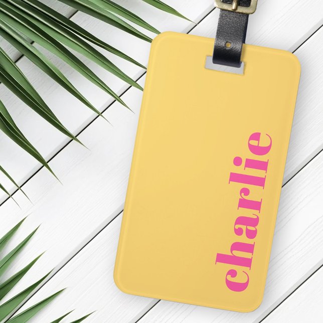 Modern gult och shock rosa för typografi bagagebricka (Modern typography yellow and hot pink luggage tag)