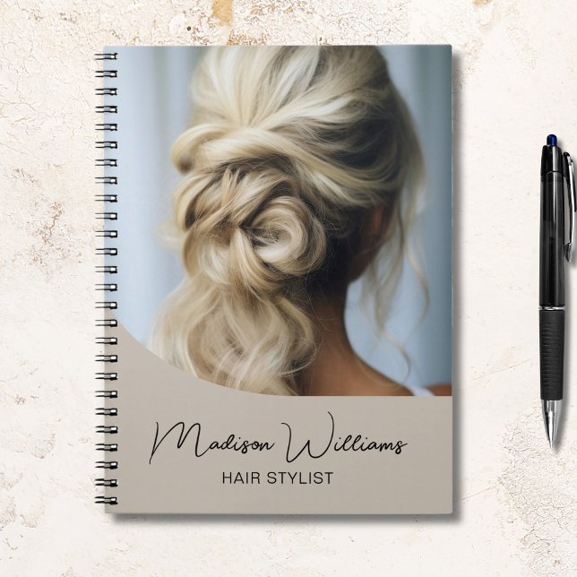 Modern Hair Stylist Salon Anpassningsbar Photo Bei Anteckningsbok (Modern Hair Stylist Salon Custom Photo Beige Notebook)