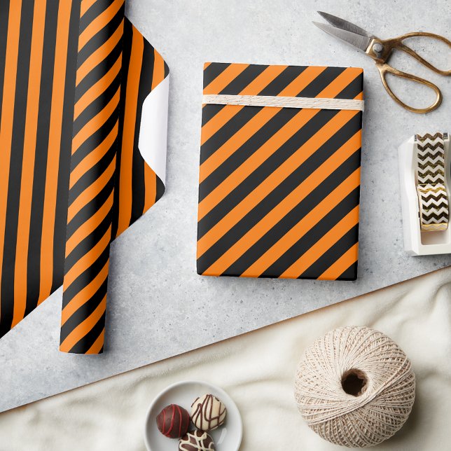 Modern Halloween Orange Black Birthday Anpassnings Presentpapper (Modern Halloween Orange Black Birthday Custom Text Wrapping Paper)