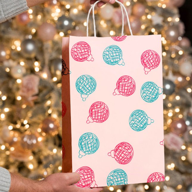 Modern Hand-Drawn Christmas Ornaments Pattern  (Skapare uppladdad)