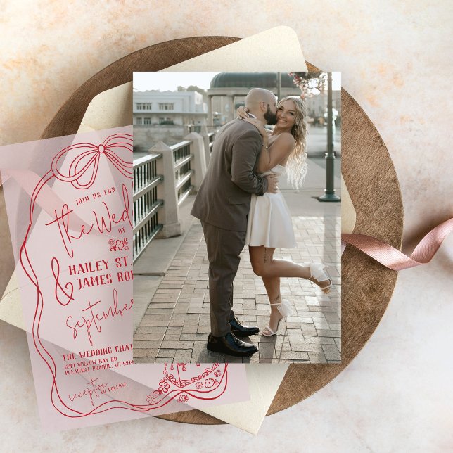 Modern Hand plockade Bow Photo Underlay Bröllop Inbjudningar (Simple wedding invitation photo underlay card for modern whimsical pink and red bow vellum overlay)