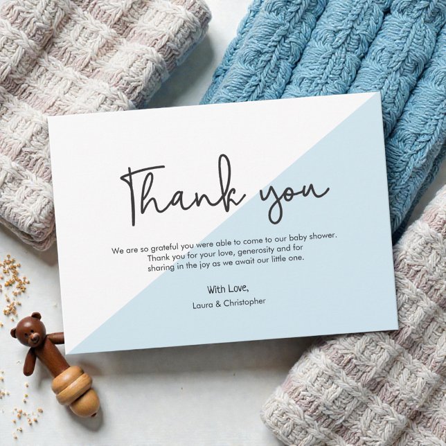 Modern handlettering Babykläder Blue - tack Inbjudningar (Modern script handlettering thank you with custom message. Baby boy  blue shower thank you cards.)