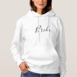 Modern handskrift av enkelt skript i bild t shirt<br><div class="desc">Den här designen skapades för de nya briderna och briderna.  Det är ett klassminimalistiskt stil med "brud" i fet svart manusskrift på vit bakgrund.  Finns i olika färger och stilar.  Gör underbaren komfy avslappnad mode.</div>