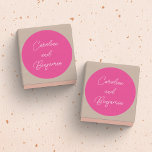 Modern handskriftsskript Bröllop Namn Shock rosa Runt Klistermärke<br><div class="desc">Snyggt Modern handskriftsskript Bröllop Namn Classic Round-etikett i Shock rosa</div>