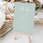 Modern handskriven   Classic Serif Guest Namn Bordsnummer<br><div class="desc">Enkla kort för bordsnummer och chic i Grönten Sage och vitt gör att en elegant påstående vid bröllop eller händelsen. Designfunktionerna "bord [nummer]" i handskrivet skriptbrev,  med enskild gäst namn under i tidlös serif-typografi. Utformningen upprepas på båda sidor.</div>