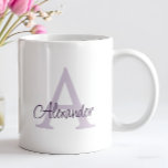 Modern handskriven Elegant Monogram & Namn Kaffemugg<br><div class="desc">Börja din dag med en personlig beröring med den här snyggten monogram namn mugg, med en fetstilt början i mjuk lavender bakom ett handskrivet skript namn i elegant vid mörkens lila. Den moderna designen ger en smidig och contemporaryn känner perfekt för hemmet eller kontoret. Vare sig du lägger ut det...</div>