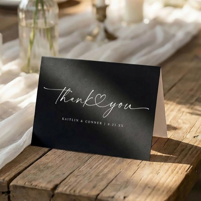 Modern handskriven hjärta svart och vit bröllop tack kort (Folded black and white wedding thank you card with handwritten script and heart)