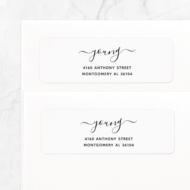 Modern handskriven Namn & Returadress 08a. Etikett (Simple, basic return address label features modern, elegant script family name with swashes.)