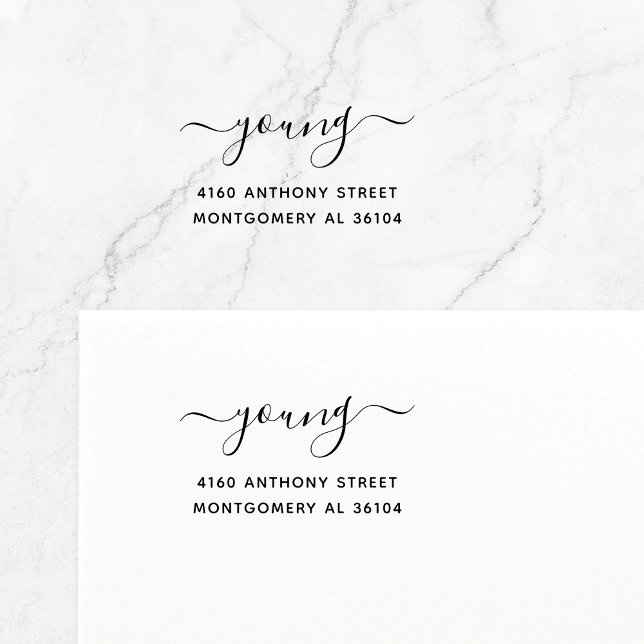 Modern handskriven Namn & Returadress 08a. Självfärgande Stämpel (Modern, elegant calligraphy font with swashes family name self-inking return address stamp.)