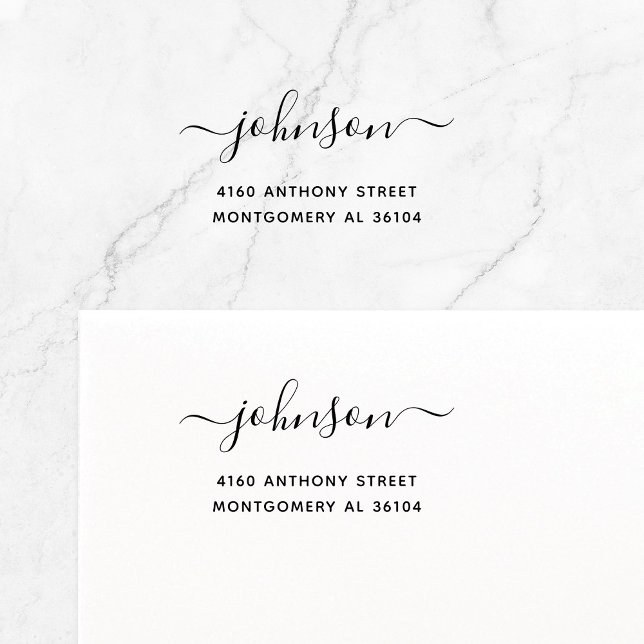 Modern handskriven Namn & Returadress 08b. Självfärgande Stämpel (Modern, elegant calligraphy font with swashes family name self-inking return address stamp.)