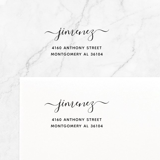 Modern handskriven Namn & Returadress 08c. Självfärgande Stämpel (Modern, elegant calligraphy font with swashes family name self-inking return address stamp.)