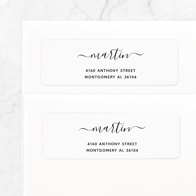 Modern handskriven Namn & Returadress 08e. Etikett (Simple, basic return address label in black and white features modern script name with swashes.)
