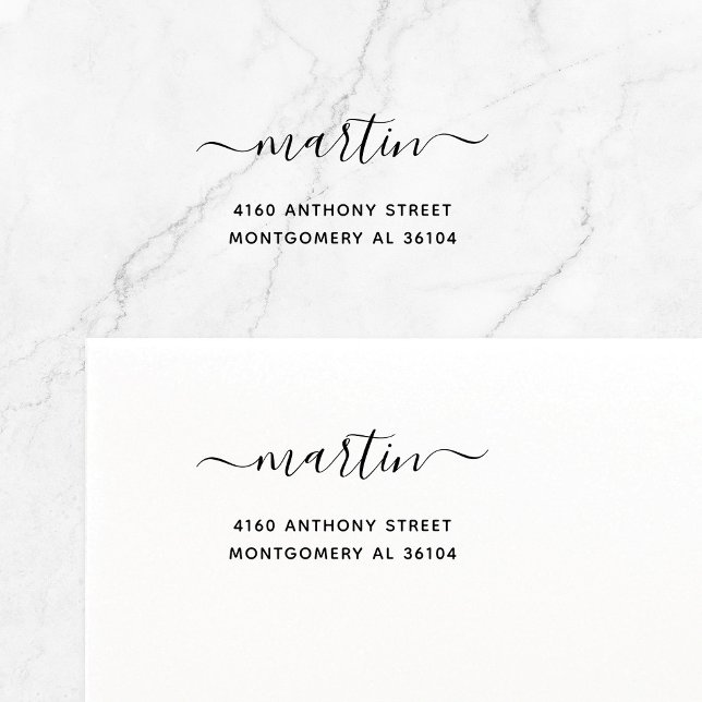 Modern handskriven Namn & Returadress 08e. Självfärgande Stämpel (Modern, elegant calligraphy font with swashes family name self-inking return address stamp.)