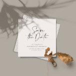 Modern handskriven typografi bröllop spara datumet<br><div class="desc">Modern stiltypografi med fet bröllop spara datum-kort. Med modern elegant,  typografi och strimlad bakerdesign. Färg kan anpassas.</div>