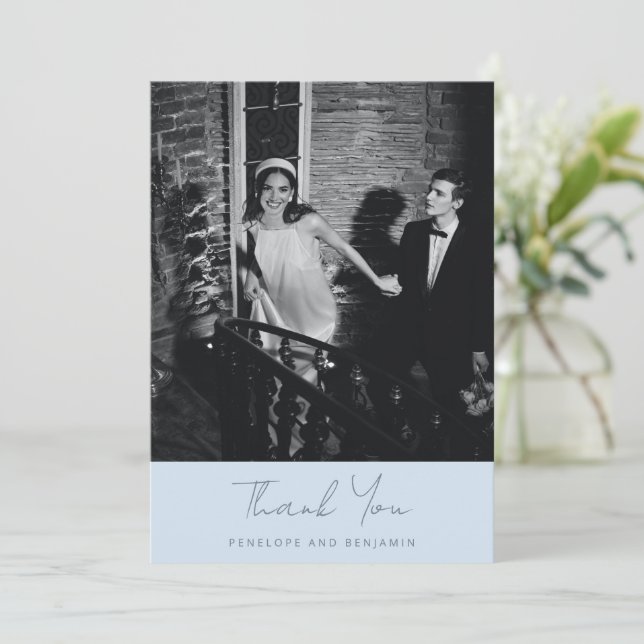 Modern Handwritten Soft Blue Wedding Photo Tack Kort (Stående Fram)