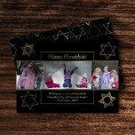 Modern Hanukkah Guld Wishful Star of David 3 Photo Julkort<br><div class="desc">Minimal klassisk guld Pub/Bat mitzvah och Hanukkah moderna David Star mot en solid bakgrund skapar en elegant,  sofistikerad utformning. Om du vill ha mer information om färg eller matchande produkter kan du gå till JustFharryn @ Zazzle.com eller kontakta designern,  c/o Fharryn@yahoo.com Alla höger reserverade. #zazzlemade #christmasdecor</div>