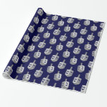 Modern Hanukkah mönster Presentpapper<br><div class="desc">Finns i olika produkter. Visste du att du kan överföra den här designen till alla produkter som du själv vill ha? Om du inte vet hur,  kontrollera mitt inlägg för att se hur du gör: www.giftforallseason.com/blog/new-option-at-zazzle-store</div>