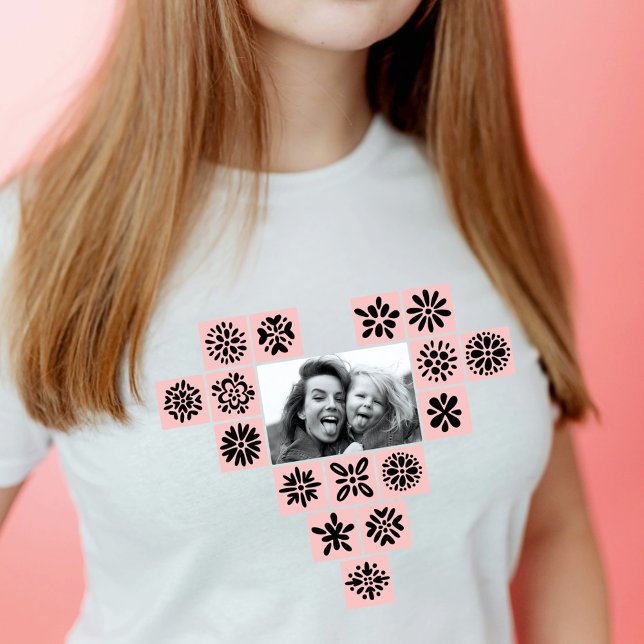 Modern hjärtblommor, minnesvärt foto T-Shirt (Skapare uppladdad)