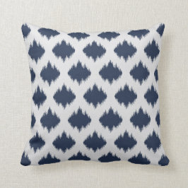 Modern ikat för för chicabstraktblått och vit kudde