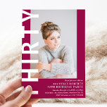 Modern inbjudan till 30-foto-30års födelsedag-part<br><div class="desc">Modern inbjudan till 30års födelsedag - Utformningen har en bakgrund för mörkens rosa som kan ändras till vilken färg som helst,  ett porträtt-foto,  texten "TRETY" i fetstil,  vitt teckensnitt och en elegant födelsedagsfest-mall som lätt kan vara personlig. Snyggt,  trendig och perfekt i alla åldrar!</div>