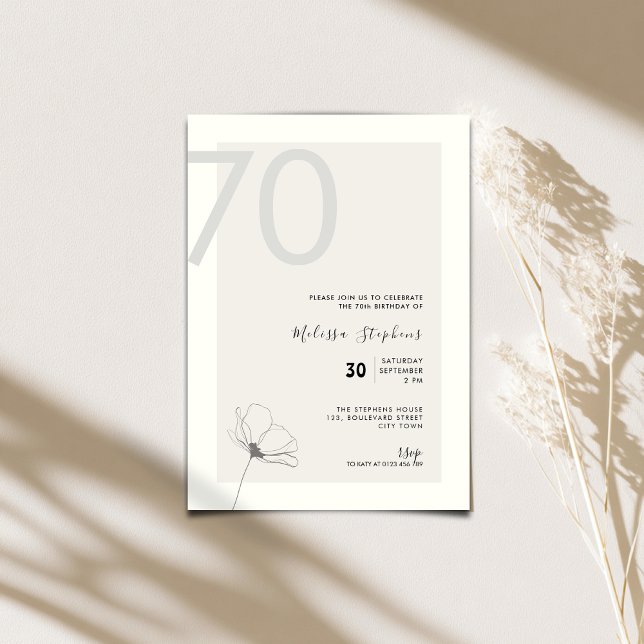 Modern inbjudan till 70-årsfirande - Minimalistisk (Elegant 70th birthday invitation for woman with hand drawn flower.)