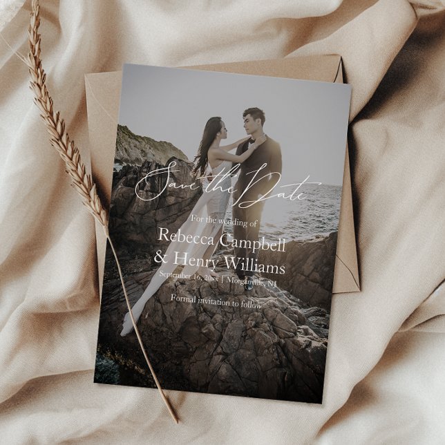 Modern inbjudan till Bröllop spara datum med foto (Save time and reduce wedding planning stress with this QR code Save the Date card.)