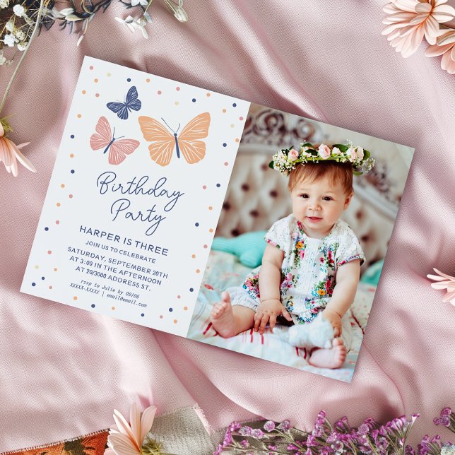 Modern inbjudan till nyfödda med könsmognad (Simple birthday party invitation featuring pastel colors butterflies and elegant typography)
