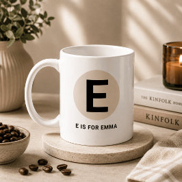 Modern Initial Mugg – “E är för [Namn]” Design