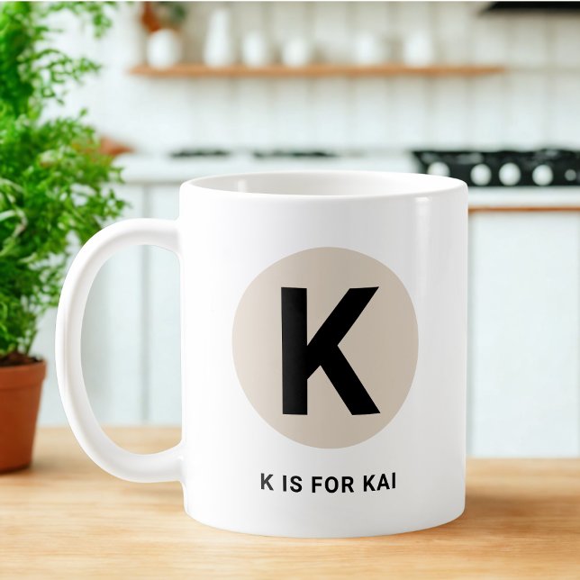 Modern initial mugg – “K är för [Namn]” Design (Skapare uppladdad)