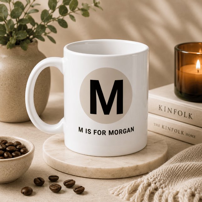Modern initial mugg – “M är för [Namn]” Design (Skapare uppladdad)