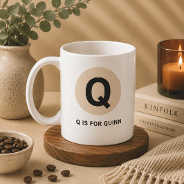 Modern Initial Mugg – “Q är för [Namn]” Design