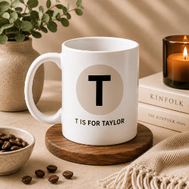 Modern Initial Mugg – “T är för [Namn]” Design
