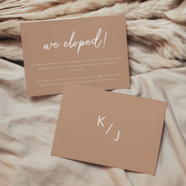 Modern jordnära beige script bröllopligt förlovnin meddelande (Skapare uppladdad)