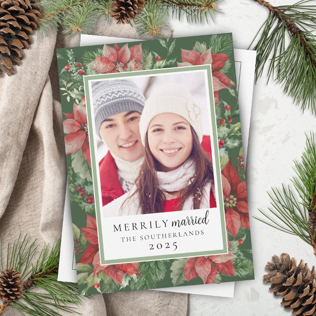 Modern julblomma Glatt gifta Nygifta Julkort (elegant green and red poinsettia floral merrily married newlyweds christmas cards with messages)