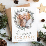 Modern Julfoto - minimalistskript Julkort<br><div class="desc">Fira julhelgen med vårt moderna fotopriskort med minimala skript. Med det här kortet kombineras contemporaryns utformning med värmen hos ett omhuldat familjefoto. Eleganten, den minimalistiska manusattypografin tillför en del sofistikering till dina semesterhälsningar. Den rena och oklanderliga designen gör att det valda fotot kan skina, skapar det på perfekten för att...</div>