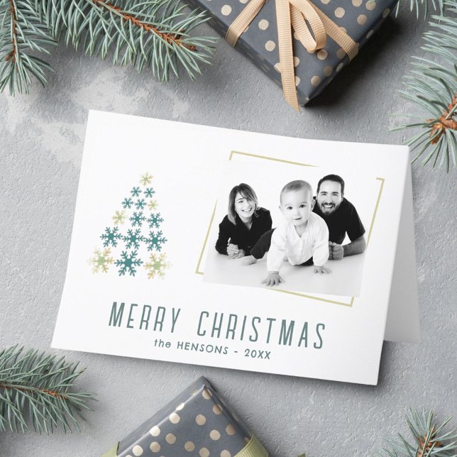 Modern julgran med snöflinga för familjefoto helgkort (Skapare uppladdad)