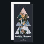 Modern Julgran Photo Collage Helgdag Julkort<br><div class="desc">Det här moderna fotokortet har bilder i ett staplat Julgran-kollage. Anpassa med tre av dina egna foton och ett meddelande om personlig på baksidan. Färg kan anpassas. Vi anser att under vissa händelser under livets gång, oavsett hur stor eller liten, är tron det som hjälper oss att vara positiva och...</div>