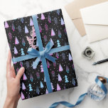 Modern Julgranar Lila Rosa Black Presentpapper<br><div class="desc">Modern julklapp med mönster av abstrakt Julgranar och vinterskog träd i snö i trendig lila, färg och blått med svart bakgrund. ASSISTANS: Om du vill ha hjälp med designändringar eller anpassning, ändrar färg, överför designen till en annan produkt eller om du vill samordna objekt kontaktar du designern INNAN ORDERING via...</div>