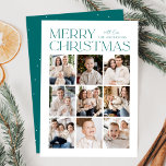Modern julklapp 9 Photo Collage Julkort<br><div class="desc">Modern julfotokort med "God jul" som visas överst på designen i trendigets tealetter med vit bakgrund. En fotokollage med 9 foton visas nedan i en rutnätslayout för stil. Anpassa multifotojulkortet med din familj namn. Kortet återgår till visningen med en tealbakgrund med subtila vita prickar (snö).</div>