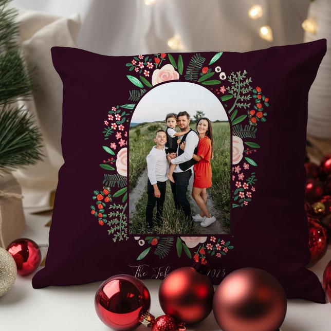 Modern Julramsbild med blomster Kudde (Modern Arch Frame Floral Merry Christmas Photo Throw Pillow)