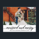 Modern kalligrafi, gift och Merry Bröllop Photo Vykort<br><div class="desc">Modern Elegant Calligraphy Script Bröllop Photo Married och God jul Postcard</div>